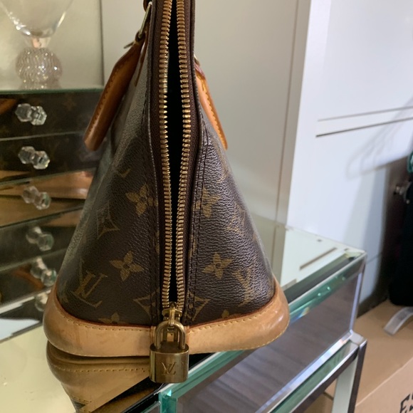 SOLD! AUTHENTIC Louis Vuitton Alma PM Bag - Picture 5 of 8